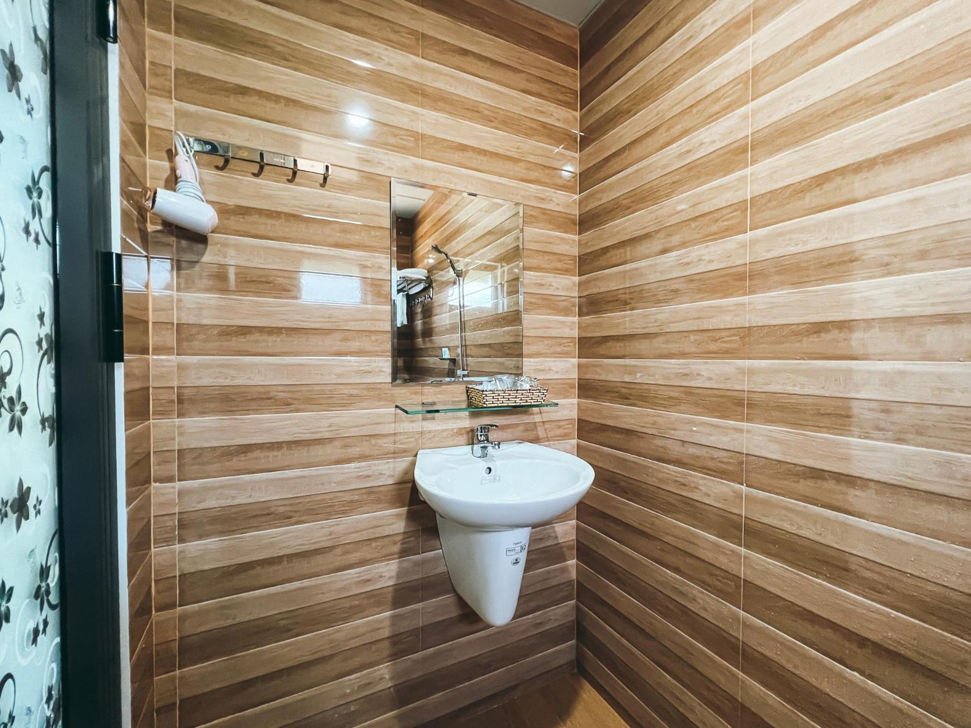 Bazan Home - Hotel & Bungalow Pleiku Quarto foto