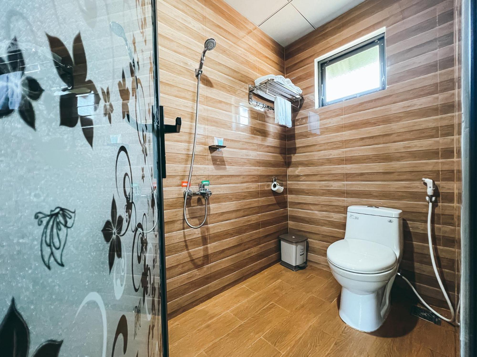 Bazan Home - Hotel & Bungalow Pleiku Quarto foto